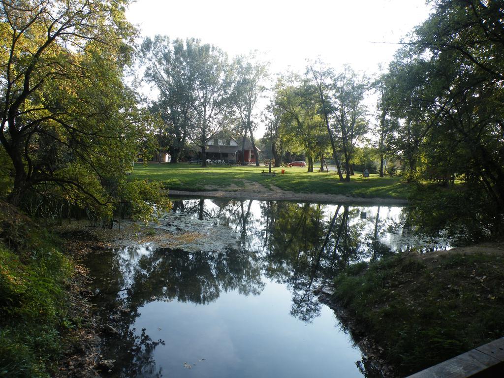 Vizimalom Kemping, Panzio Es Etterem Turistvandi Exterior photo
