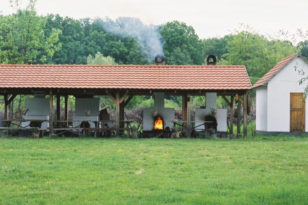 Vizimalom Kemping, Panzio Es Etterem Turistvandi Exterior photo
