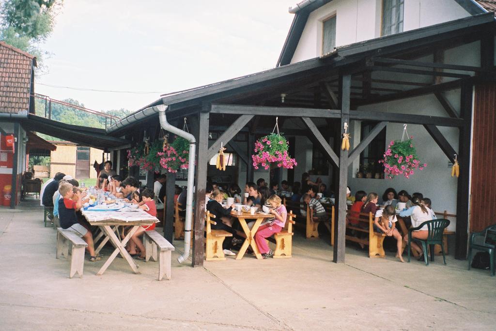 Vizimalom Kemping, Panzio Es Etterem Turistvandi Exterior photo